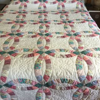 Double Wedding Ring Quilt Queen Size Pastel Colors On White 102 X 84 Bedspread