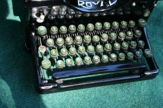 Antique Royal Model 10 Typewriter w/Double Beveled Glass Sides Green Key Risers 2
