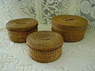 Vintage Set of 3 Nesting Baskets with lids Made of Sweet Grass 4