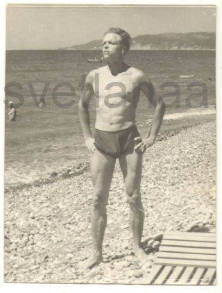 1960s Beach Handsome Young Man Shirtless Guy Swimming Trunks Gay Vintage Photo