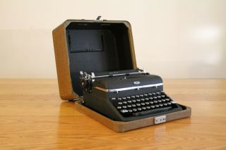 1946 Royal Quiet De Luxe Typewriter With Case - Fully Functional & Restored