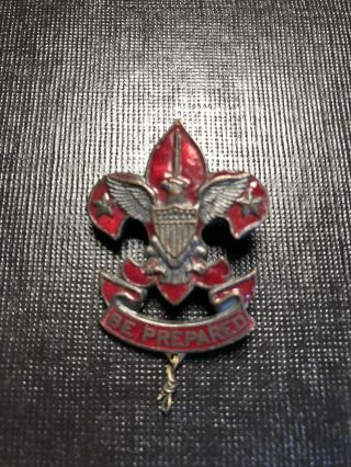 Wwi Period Boy Scouts Red Enameled Hat Badge - Asst.  Scoutmaster