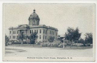 Wahpeton,  North Dakota.  Richland County Court House.  Vintage Postcard
