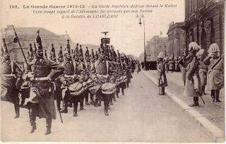 France - 1915 La Garde Impériale Défilant Devant Le Kaiser Postcard