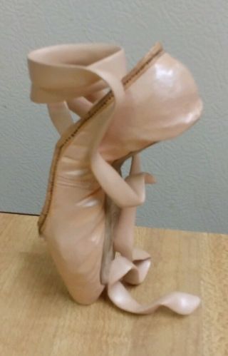 JUST THE RIGHT SHOE.  Pink Ballet Slipper figurine 2