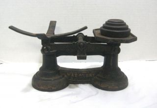 Vintage W & T Avery Cast Iron Scale With 4 Weights Antique Collectible Farmhouse