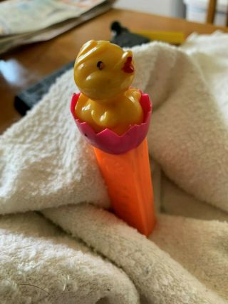 RARE VINTAGE BABY CHICK PEZ WITH NO HAT & NO FEET 3