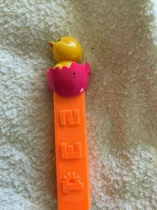 RARE VINTAGE BABY CHICK PEZ WITH NO HAT & NO FEET 6