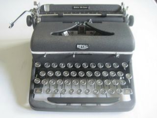 1947 Royal Quiet De Luxe Typewriter With Case Glass Keys