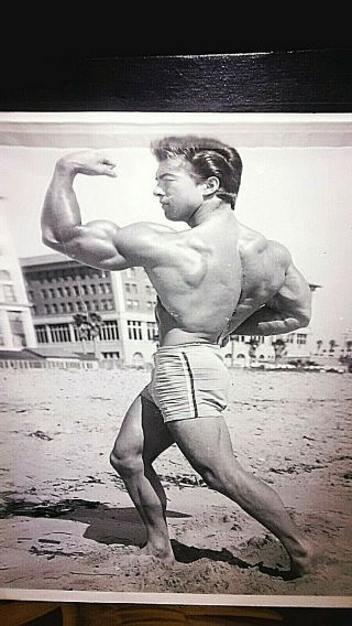 Larry Scott Mr.  Olympia 1970 Muscle Beach Photo Gene Mozee