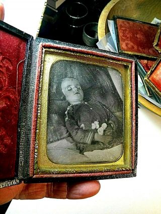 1/6 Plt Dag - Post Mortem,  Young Girl In Coffin Holding Flowers