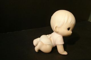 Precious Moments Crawling Baby Boy Figure 1983 Jonathan & David E 2852/E Enesco 5