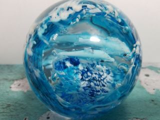 Lovely Vintage 3 Dolphins Controlled Bubble Art Glass Paperweight