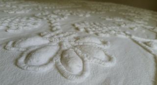 Vintage White Cabin Craft Chenille Bedspread With Needletuft Pops Floral Design