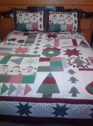 Vintage Hand Made Christmas Country Quilt W/ Pillow Shams 102 X 92