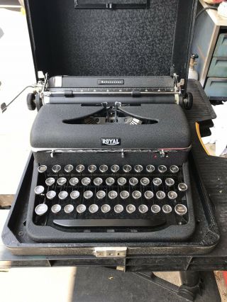 Antique 1941 Royal Model Aristocrat Vintage Typewriter 2