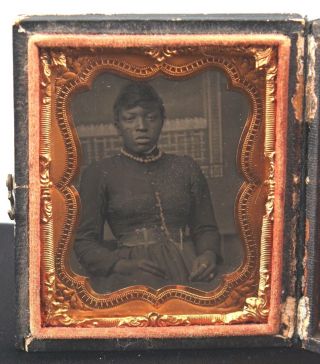 19thc Antique Black Americana,  Young Woman & Gold Jewelry Tintype Portrait,  Nr