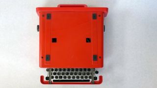 Vintage Mid Century Valentine Olivetti Portable Typewriter W/ Case Modern 1969 9
