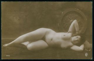 French Full Nude Woman Big Hips On Floor C1910 - 1920s Photo Postcard