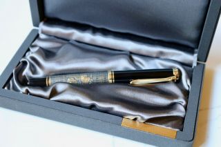 Pelikan M900 Toledo (old Style) Black And Gold Fountain Pen - 18k Fine Nib