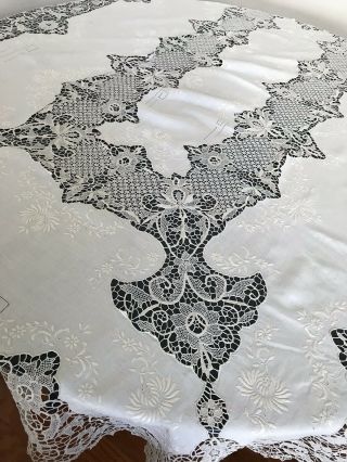 Elegant Vintage Linen Needle Lace Embroidered Tablecloth & 12 Napkins