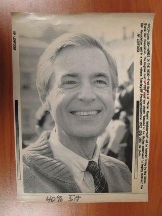 Vtg Wire Ap Press Photo Fred Mr Rogers Wont You Be My Neighborhood Pbs Host 5