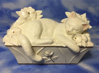 Adorable Lenox " A Quiet Moment " White Kitty Cat Planter Box Flowers 804374 Ec