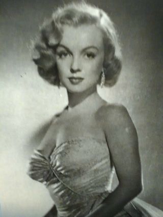 Black & White Photo Post Card Marilyn Monroe 1952