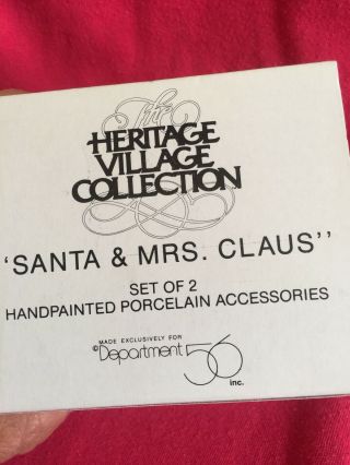 Department 56 - Santa And Mrs.  Claus - Heritage Village Series - 5609 - 0 Retired