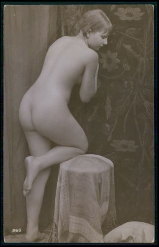 French Nude Woman Butt Pose Rear Back C1910 - 1920s Photo Postcard Dd
