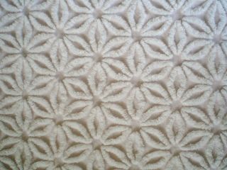 VINTAGE CHENILLE BEDSPREAD WHITE TUFTING ON PALE PEACH BACKGROUND 88 X 100 7