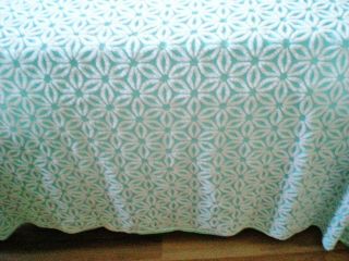 VINTAGE CHENILLE BEDSPREAD WHITE TUFTING ON PALE GREEN BACKGROUND 79 X 103 2