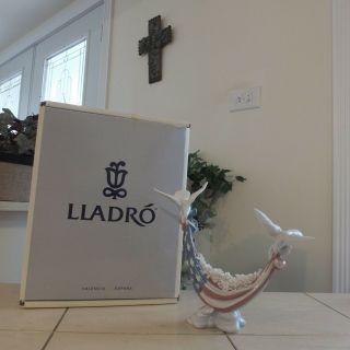 Lladro A Symbol Of Peace 7590 American Flag Flowers Fast