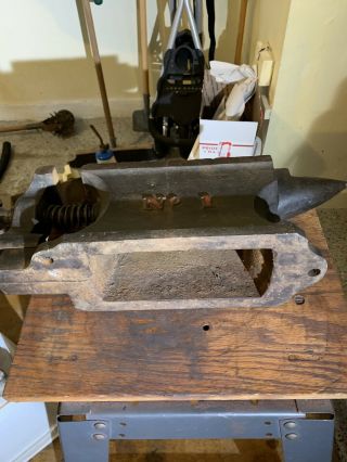Anvil and Vise Combination,  40 lbs lenght 21 in long base is 5 in wide 6 1/2 in 5