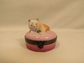 Limoges Castel France Peint Main Kitten Cat With Yarn Ball Trinket Pillbox
