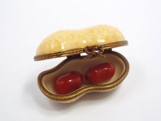 Limoges France Peint Main Peanut Shell W/ Peanuts Inside Trinket Box,  245/300