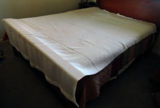 Vintage White Pendleton 100 Wool Blanket Size Twin Extra Long 93l " X 66w "