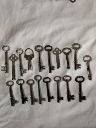 18 Vintage Skeleton Keys Penn,  Yale,  Steel,