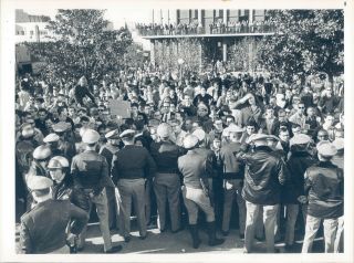 1964 Photo Police University Ca Berkeley Students Crowd Demonstrators 8x10