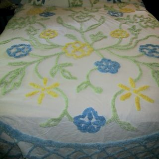 Vintage White Multi Floral Cotton Chenille Bedspread With Fringe - King 120 X 106