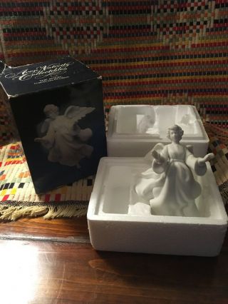 1985 Avon Nativity Collectibles Flying Angel Porcelain Bisque Figurine Box Vtg