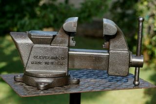 Columbian 4  Jaw Bench Vise W/swivel Base & Pipe Grips,  Cleveland,  Oh.  27 Lbs Vice