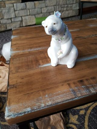 Lladro " Polar Bear Resting W/ Flower " Glazed Porcelain Figurine 6355