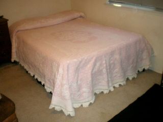 Stunning Vintage Double/full Pink & White Chenille Bedspread W/scalloped Fringe