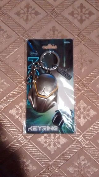 Tron Legacy Gift Set Pewter Light Cycle Helmet Keyring Disney Key chain fob RARE 3
