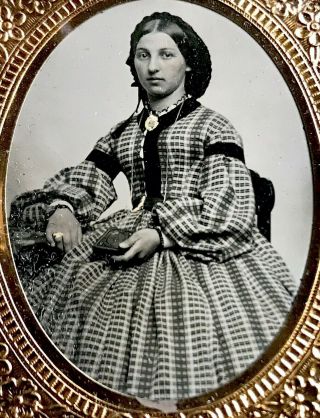 Rare 1/9 Plate Tintype - Civil War Lady Holding Case - In Union Case Berg 1 - 141