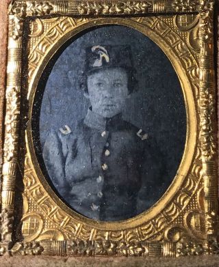 16th Plate Ambrotype Of A Young Soldier In Case