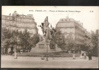 France.  Paris,  Place Et Statue De Victor Hugo.  Vintage Post Card