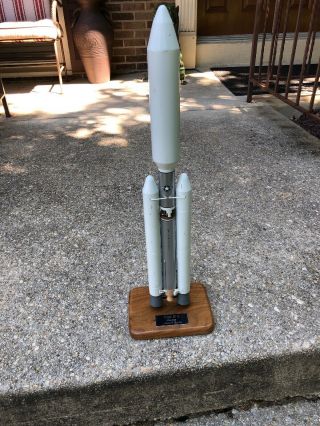 Usaf Lockheed Martin Titan Iv Rocket With Srmu Model Space Craft 1/100 Scale