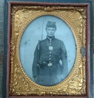 1/6 Plate Civil War Tintype Of Double Armed Union Soldier - Musket & Revolver